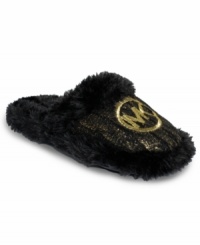 Stay stylish, no matter how relaxed you are. MICHAEL Michael Kors' Jet Set MK Slippers feature the designer's logo embroidered on the vamp.