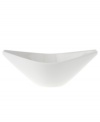 Reshape modern tables with the Flow gravy boat from Villeroy & Boch. A fluid, asymmetrical design in white fine china offers unconventional elegance for every meal and occasion. Great for both sweet and savory sauces!