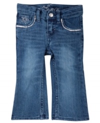 The lighter side of denim. Heavier stonewash gives these jeans from Levi's an extra worn-in look for your baby girl. The lighter side of denim. Heavier stonewash gives these jeans from Levi's an extra worn-in look for your baby girl.
