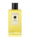 The first Jo Malone fragrance was created as a gift for the original 20 facial clients. The warm, woody scents of sandalwood and cedarwood are seasoned with nutmeg and vibrant ginger in this unexpected combination of ingredients. Nutmeg & Ginger Bath Oil gently fragrances and moisturizes the skin. Lush and softly foaming, it's pure relaxation.