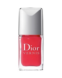 Never before has the color of Dior Vernis displayed such lacquered and vibrant shine! A cocktail of Shine and Sparkle Amplifying active ingredients directs pigments and pearly particles to enhance light reflection tenfold. Once again, the array of enchanting shades created by Tyen reflect the spirit of Dior fashion shows.Application is even easier with the brush. Dior Vernis also features a newchip-resistant formula that protects and embellishes the nails, day after day. Never before has the color of Dior Vernis displayed such lacquered and vibrant shine! A cocktail of Shine and Sparkle Amplifying active ingredients directs pigments and pearly particles to enhance light reflection tenfold. Once again, the array of enchanting shades created by Tyen reflect the spirit of Dior fashion shows.Application is even easier with the brush. Dior Vernis also features a newchip-resistant formula that protects and embellishes the nails, day after day.
