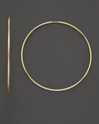An absolute essential for any woman, this beautiful hoop earring in 14 Kt gold.