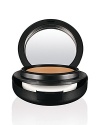 A rich, luxurious compact foundation offering a creamy application for a flawless, medium-buildable, naturally revitalized, fully dimensional finish. Lightweight and silky. Good for all skin types; particularly benefits dull and/or dry complexions. Provides super-hydrated, high-comfort wear.