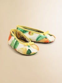 A pretty, fruit-themed print on sturdy twill fabric for the daintiest feet in the family.Polyester print upperGrosgrain ribbon trim and bowPolyester print liningFabric soleMade in Italy A pretty, fruit-themed print on sturdy twill fabric for the daintiest feet in the family.Polyester print upperGrosgrain ribbon trim and bowPolyester print liningFabric soleMade in Italy