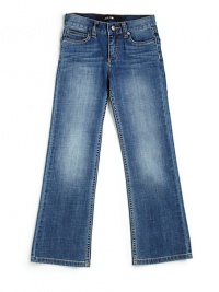 THE LOOKMedium wash denim with fading and oven-baked wrinklesWaistband with belt loops and logo button closureZip flyFive pocket styleBack patch pocketsMetal logo detail at one back pocketTHE MATERIAL94% cotton/6% spandexCARE & ORIGINMachine washImported THE LOOKMedium wash denim with fading and oven-baked wrinklesWaistband with belt loops and logo button closureZip flyFive pocket styleBack patch pocketsMetal logo detail at one back pocketTHE MATERIAL94% cotton/6% spandexCARE & ORIGINMachine washImported