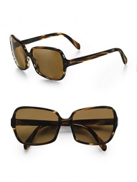 Retro chic style with this plastic frame. Available in cocobolo with brown polarized lens. 100% UV protection Imported 