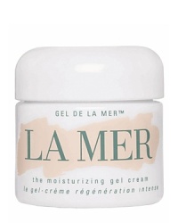 This high-tech, ultralight edition of the original Crème de la Mer instantly refreshes and hydrates the skin with a gel-like texture. At its heart is nutrient-rich Miracle Broth™. Exclusive Lime Tea, a powerful antioxidant, is also utilized in its original concentration to repair skin. Sea kelp, a natural humectant, moisturizes and gives skin an airlight feel.2 oz. This high-tech, ultralight edition of the original Crème de la Mer instantly refreshes and hydrates the skin with a gel-like texture. At its heart is nutrient-rich Miracle Broth™. Exclusive Lime Tea, a powerful antioxidant, is also utilized in its original concentration to repair skin. Sea kelp, a natural humectant, moisturizes and gives skin an airlight feel.2 oz.