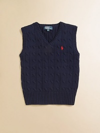 The essential sweater vest is a handsome layer rendered in durable cable-knit cotton.Ribbed V-neckSleevelessPullover styleRibbed hemCottonMachine washImported The essential sweater vest is a handsome layer rendered in durable cable-knit cotton.Ribbed V-neckSleevelessPullover styleRibbed hemCottonMachine washImported