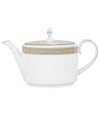 Inspired by the intricate ribbons of lace that adorn Vera Wang dresses, this gold lace border melds with a delicate floral design to form a pattern on this collection of dinnerware and dishes that is both exquisitely detailed and elegantly timeless. Holds 22.5 oz.