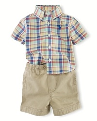Pairing a plaid, short-sleeved woven cotton shirt with a drawstring twill khaki short, a warm-weather set embodies classic prep style. Pairing a plaid, short-sleeved woven cotton shirt with a drawstring twill khaki short, a warm-weather set embodies classic prep style.
