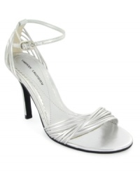 A dreamy sandal, perfect for a special evening. A dreamy sandal, perfect for a special evening.