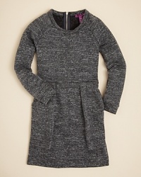 This sweatshirt-style dress mixes it up with a pleated waistline and integrated hand pockets at the sides. This sweatshirt-style dress mixes it up with a pleated waistline and integrated hand pockets at the sides.