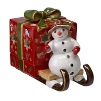 Festive and joyful, Villeroy & Boch's charming snowman ornament is a seasonal accent your family will treasure for generations to come. Festive and joyful, Villeroy & Boch's charming snowman ornament is a seasonal accent your family will treasure for generations to come.