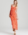 Vibrant, flowing and flattering, this ALTERNATIVE maxi dress has all the characteristics of a warm-weather stunner.