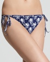 Preppy girls will love this printed bikini bottom from Lilly Pulitzer. Splashed in an eye-catching octopus motif, it's a perfect partner for freshwater pearls.