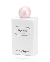 Signorina is a celebration of chic girls with an sophisticated and fresh scent signature. Elegant jasmine and the unexpected and delicate sweetness of pannacotta are blended together to create a refined and memorable fragrance.