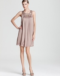 An embellished neckline sparkles on this fête-fabulous SW Studio by Sue Wong dress. An embellished neckline sparkles on this fête-fabulous SW Studio by Sue Wong dress.