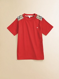 A basic tee, distinguished by woven check patches at the shoulders and an embroidered logo on the front.Ribbed crewneck Short sleeves Cotton Machine wash Imported A basic tee, distinguished by woven check patches at the shoulders and an embroidered logo on the front.Ribbed crewneck Short sleeves Cotton Machine wash Imported