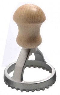 Eppicotispai Aluminum Round Ravioli Stamp with Beechwood Handle, 3-Inch Eppicotispai Aluminum Round Ravioli Stamp with Beechwood Handle, 3-Inch
