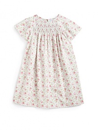 THE LOOKAllover flower printSmocked yokeShort raglan sleevesKeyhole back button closureTHE MATERIALCottonCARE & ORIGINMachine washImported THE LOOKAllover flower printSmocked yokeShort raglan sleevesKeyhole back button closureTHE MATERIALCottonCARE & ORIGINMachine washImported