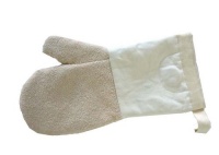 Le Creuset Hi-Tech Kitchen Textile 14-Inch Oven Mitt, Dune Le Creuset Hi-Tech Kitchen Textile 14-Inch Oven Mitt, Dune