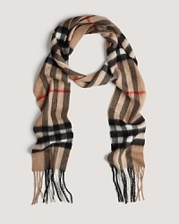 Soft cashmere in a signature Burberry check. Soft cashmere in a signature Burberry check.