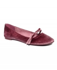 Velveteen anything is just so cute. And the Melvina flats by Rocket Dog are no exception. With a slim strap and side bow at the vamp, these are super adorable. Velveteen anything is just so cute. And the Melvina flats by Rocket Dog are no exception. With a slim strap and side bow at the vamp, these are super adorable.