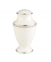 Designed to mimic a strand of lustrous pearls. With imitation pearl accents and platinum rims on fine bone china.