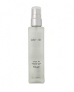 This moisture mist provides a surge of hydration, preparing the skin for serums and moisturizers by helping the absorption of key ingredients. Skin feels hydrated, refreshed and invigorated.