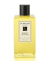 Instantly awakening the senses, Grapefruit is a lively, uplifting citrus with a spicy heart. Grapefruit and tangerine are combined with vetiver and rosemary to create this outspoken citrus scent. Grapefruit Bath Oil gently fragrances and moisturizes the skin. Lush and softly foaming, it's pure relaxation.