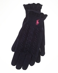 A mix of stitches gives handcrafted charm to an essential pair of gloves in warm and breathable cotton. A mix of stitches gives handcrafted charm to an essential pair of gloves in warm and breathable cotton.