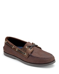 The classic boat shoe, hand-sewn for a crafted look and feel. Leather lace closure and detail along the sides, moc toe with contrast stitching and contrast rubber sole. The classic boat shoe, hand-sewn for a crafted look and feel. Leather lace closure and detail along the sides, moc toe with contrast stitching and contrast rubber sole.