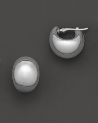 Huggie earrings in white gold. Huggie earrings in white gold.