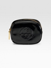 Keep your beauty essentials handy with this versatile patent leather look finished with the iconic logo at the front.Top zip closure Fully lined 5½W X 4H X 2½D Imported Keep your beauty essentials handy with this versatile patent leather look finished with the iconic logo at the front.Top zip closure Fully lined 5½W X 4H X 2½D Imported