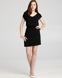 Destined to be your every-season go-to, this James Perse dress makes looking chic easy. Destined to be your every-season go-to, this James Perse dress makes looking chic easy.