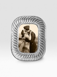 A wide frame crafted of sandcast aluminum with a twisted cable motif. Fits a 4 X 6 photograph Hand wash Imported A wide frame crafted of sandcast aluminum with a twisted cable motif. Fits a 4 X 6 photograph Hand wash Imported