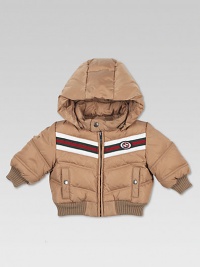 Quilted waterproof nylon topper with two front pockets, full-zip front, signature web detail and interlocking G chest patch.Snap-off hoodStand collarLong sleevesZip-frontSnap slash pocketsRibbed hem and cuffsFully linedGoose down fillPolyamideDry cleanMade in Italy Quilted waterproof nylon topper with two front pockets, full-zip front, signature web detail and interlocking G chest patch.Snap-off hoodStand collarLong sleevesZip-frontSnap slash pocketsRibbed hem and cuffsFully linedGoose down fillPolyamideDry cleanMade in Italy