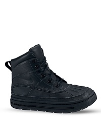 Rugged and decked out to take on the cold weather, the Nike Woodside 2 High Boys' Boot has a water-resistant upper and soft, warm lining for lasting comfort. Rugged and decked out to take on the cold weather, the Nike Woodside 2 High Boys' Boot has a water-resistant upper and soft, warm lining for lasting comfort.