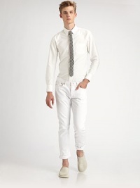 An effortlessly chic option to update any ensemble, shaped in fine cotton, dress up or down with classic trousers or denim.ButtonfrontButtoned-down collarPoint collarChest patch pocketCottonMachine washMade in USA An effortlessly chic option to update any ensemble, shaped in fine cotton, dress up or down with classic trousers or denim.ButtonfrontButtoned-down collarPoint collarChest patch pocketCottonMachine washMade in USA