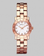 A classic style with a touch of sparkle and an iconic logo bezel. Quartz movementWater resistant to 3 ATMRound rose goldtone ion-plated stainless steel case, 26mm (1) Logo bezelWhite dialCrystal and numeric hour markersSecond hand Rose goldtone ion-plated stainless steel link braceletImported