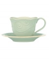 With fanciful beading and a feminine edge, this Lenox French Perle cup and saucer set has an irresistibly old-fashioned sensibility. Hardwearing stoneware is dishwasher safe and, in an ethereal ice-blue hue with antiqued trim, a graceful addition to any meal.