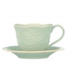 With fanciful beading and a feminine edge, this Lenox French Perle cup and saucer set has an irresistibly old-fashioned sensibility. Hardwearing stoneware is dishwasher safe and, in an ethereal ice-blue hue with antiqued trim, a graceful addition to any meal.