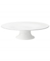 In an exquisite union of the contemporary and the classical, renowned bridal designer Vera Wang and Wedgwood have created a dinnerware and dishes pattern that brings elegance to the modern table. Blanc sur Blanc cake stands marry pure white with a textured matte border and platinum edging for subtle tonal contrast.