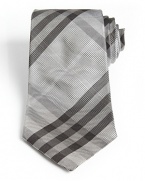 A classic silk tie in Burberry's iconic check print.