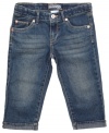 Make sure she tackles that sunny day schedule in classic comfort with these can't miss Levi's skimmer jeans.