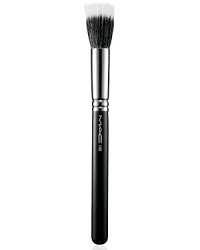 A flat-topped, full circular brush used for lightweight application and blending of any formula colour – fluid, cream, powder or pigment. Ideal for creating soft layers or adding textures. Made from a soft blend of goat and synthetic fibres. A flat-topped, full circular brush used for lightweight application and blending of any formula colour – fluid, cream, powder or pigment. Ideal for creating soft layers or adding textures. Made from a soft blend of goat and synthetic fibres.