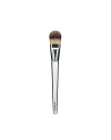 Flat, tapered brush for flawless application, seamless coverage. Flat surface is perfect for all-over application including narrow areas of face. Unique anti-bacterial technology. 