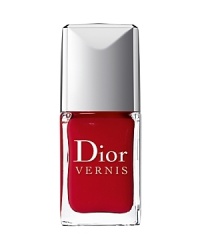 Never before has the color of Dior Vernis displayed such lacquered and vibrant shine! A cocktail of Shine and Sparkle Amplifying active ingredients directs pigments and pearly particles to enhance light reflection tenfold. Once again, the array of enchanting shades created by Tyen reflect the spirit of Dior fashion shows.Application is even easier with the brush. Dior Vernis also features a newchip-resistant formula that protects and embellishes the nails, day after day. Never before has the color of Dior Vernis displayed such lacquered and vibrant shine! A cocktail of Shine and Sparkle Amplifying active ingredients directs pigments and pearly particles to enhance light reflection tenfold. Once again, the array of enchanting shades created by Tyen reflect the spirit of Dior fashion shows.Application is even easier with the brush. Dior Vernis also features a newchip-resistant formula that protects and embellishes the nails, day after day.