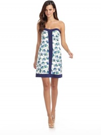 THE LOOKSweetheart neckline with a silicone stripBack zip with hook-and-eye closureSleevelessPadded forms in bustEmpire waistlineFern printFully linedTHE FITA-line silhouetteAbout 28 from bust to longest point of hemTHE MATERIAL70% rayon/25% polyester/5% spandexCARE & ORIGINHand washImported THE LOOKSweetheart neckline with a silicone stripBack zip with hook-and-eye closureSleevelessPadded forms in bustEmpire waistlineFern printFully linedTHE FITA-line silhouetteAbout 28 from bust to longest point of hemTHE MATERIAL70% rayon/25% polyester/5% spandexCARE & ORIGINHand washImported