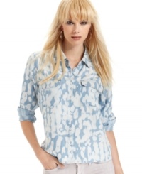Leopard print gets a modern update in a light color combo on this GUESS shirt -- perfect for the cold-weather season! Leopard print gets a modern update in a light color combo on this GUESS shirt -- perfect for the cold-weather season!